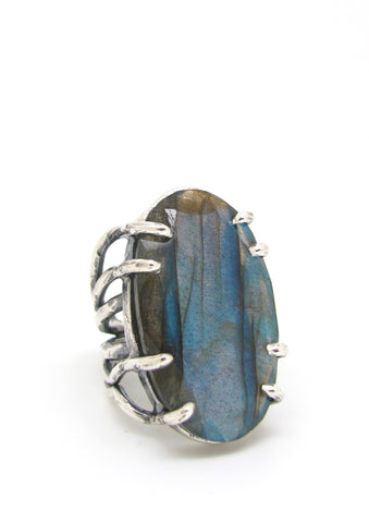 Grand Labradorite Ring