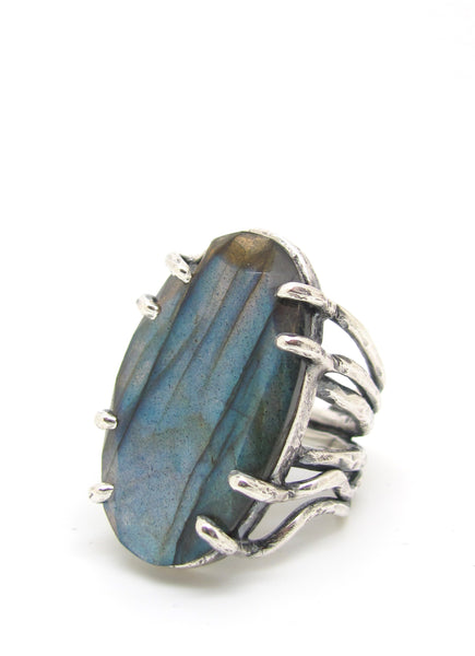 Grand Labradorite Ring