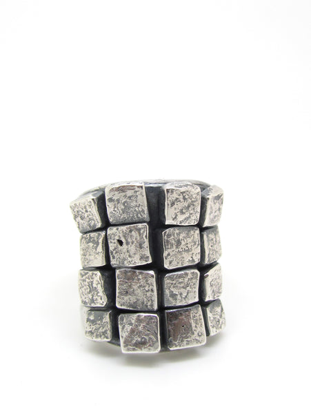 Hammered Cubes Shield Ring