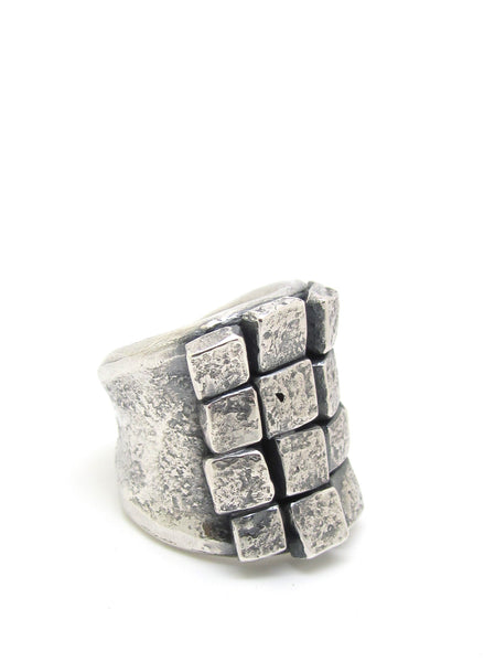 Hammered Cubes Shield Ring