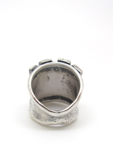 Hammered Cubes Shield Ring