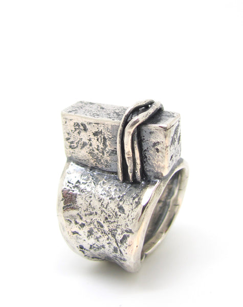 Brick and Root Ring
